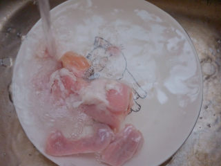 5、猪肚丸子粿条汤,猪肚一定要用盐水反复冲洗哦