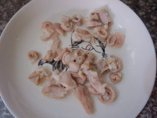 14、猪肚丸子粿条汤,捞出猪肚