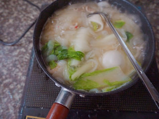 21、猪肚丸子粿条汤,最好焖煮几分钟后即可出锅食用啦