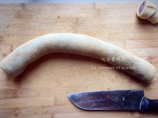 10、驴打滚,卷起，一定要卷紧才好吃、切面才好看。