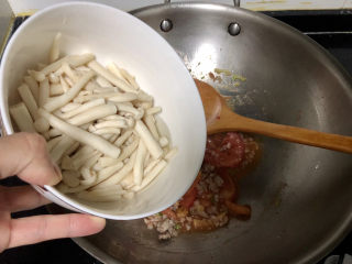 20、白玉菇鸡蛋汤,加入白玉菇