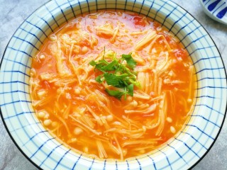 12、冬日暖心菜  番茄金针菇浓汤,酸酸甜甜特别好喝。