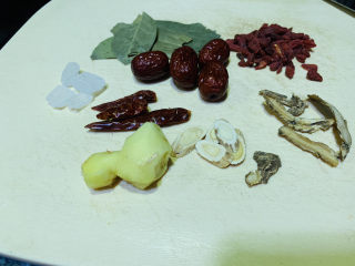 3、牛杂汤,准备各种香料