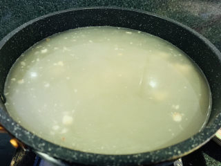 10、牛杂汤,倒入适量清水