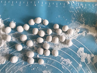 10、酒酿彩色小圆子,白色全部做完