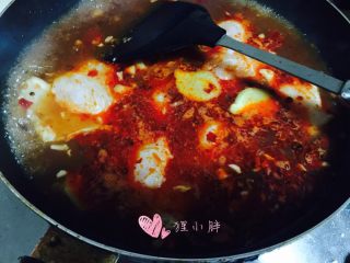 8、麻辣鱼片儿,水滚后，加入鱼片儿滚熟