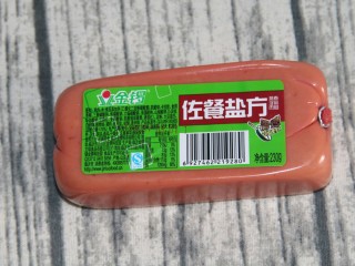 3、快手早餐鸡蛋火腿三明治,火腿