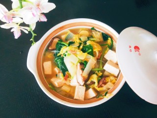 1、豆腐丸子汤,豆腐丸子汤。