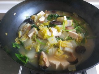 17、豆腐丸子汤,搅拌均匀即可。