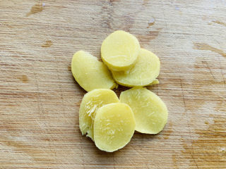 3、豆腐鱼头汤.,姜片