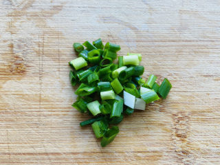 4、豆腐鱼头汤.,葱花