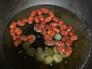 8、桂圆炖蛋,煮一会