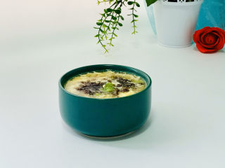 12、韩式泡菜炒饭,吃辣白菜炒饭，一定要配上一碗这样的紫菜蛋花汤。