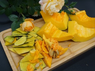 2、南瓜西米露,南瓜去皮和囊