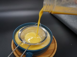 12、南瓜西米露,倒出过滤