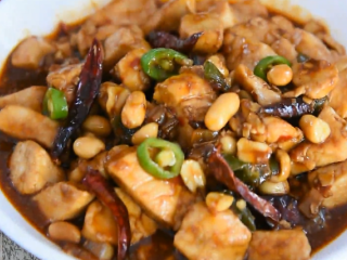 15、宫保鸡丁这样做简单美味，99%的都学会了,关火盛出即可