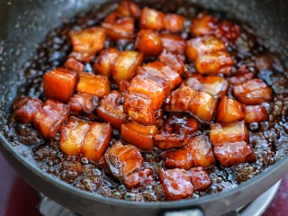 14、红烧肉,再改大火翻炒收汁即可