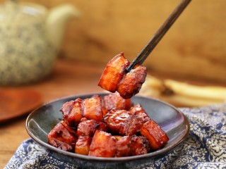 16、红烧肉,色泽红亮、肥而不腻，味道好极了!