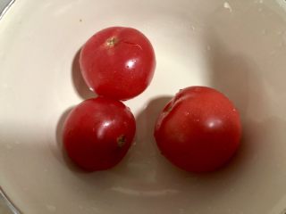 2、番茄豆腐汤➕番茄榨菜豆腐鸡蛋汤,番茄清洗