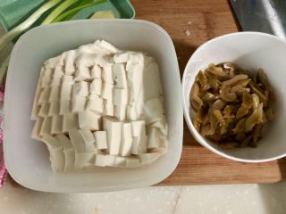 7、番茄豆腐汤➕番茄榨菜豆腐鸡蛋汤,内脂豆腐切块，