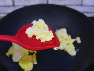 8、西红柿炒鸡蛋,取出备用