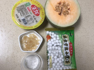 1、水果酒酿圆子????,准备好食材,才不至于手忙脚乱