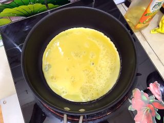 4、春笋五鲜,倒入鸡蛋液