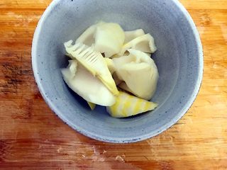 18、春笋五鲜,捞出，控干水分