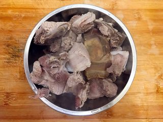 24、春笋五鲜,捞出，控干水分