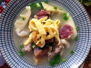 36、春笋五鲜,摆放上鸡蛋丝，即可