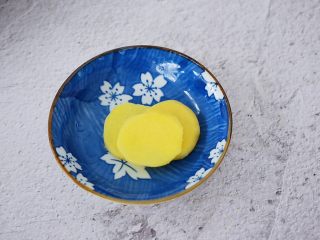 6、猪骨土豆胡萝卜汤,姜切片