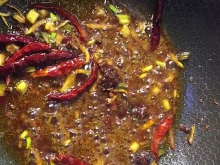 6、啤酒卤鸡蛋,炒出红油