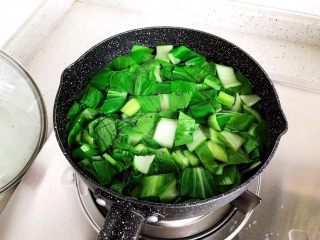 6、青菜肥牛汤,煮一分钟