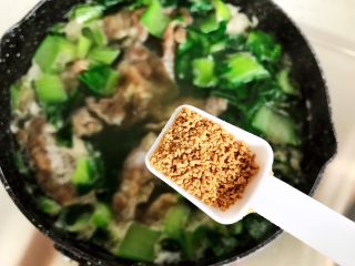 12、青菜肥牛汤,加一小勺鸡精