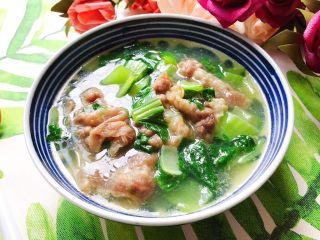 15、青菜肥牛汤,营养丰富