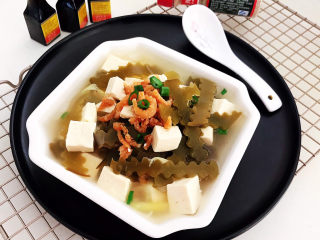 15、海带豆腐汤,海带豆腐汤味道鲜美，清淡适宜~