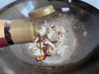 8、大白菜炖粉条,烹入一勺生抽