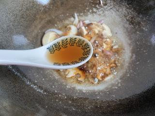 9、大白菜炖粉条,漂烹入一勺料酒