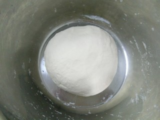 4、家常韭菜鸡蛋水饺（付饺子皮详细教程）,揉光滑，盆光面光手光，而且饺子面揉对时间越长，越有弹性。