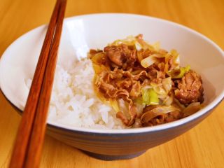 13、葱爆羊肉,还是简单粗暴的吃法。