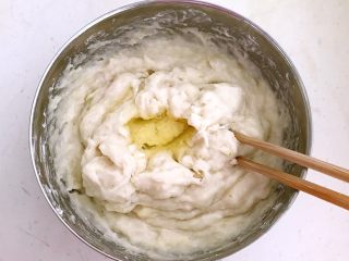 12、砂锅鱼丸紫菜汤,加入1个鸡蛋清