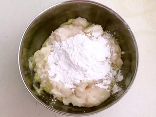 13、砂锅鱼丸紫菜汤,加入淀粉