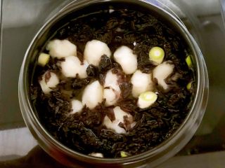 24、砂锅鱼丸紫菜汤,砂锅鱼丸紫菜汤做好了