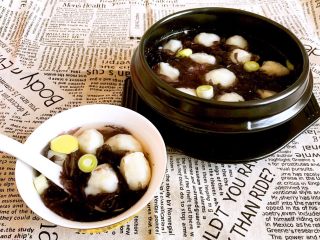 26、砂锅鱼丸紫菜汤,砂锅鱼丸紫菜汤鱼丸嫩滑，鲜香无比~