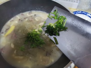 16、羊杂汤,下入香菜