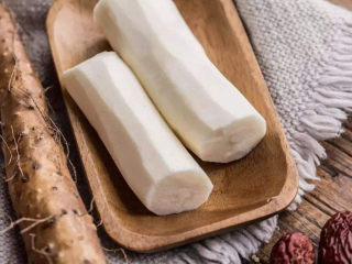 5、山药猪骨汤,戴着手套削皮,免得过敏手会觉得痒。