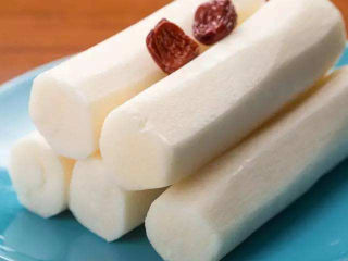 6、山药猪骨汤,很早之前用手直接拿山药从来不过敏,不知什么时候起碰到山药,就会过敏。