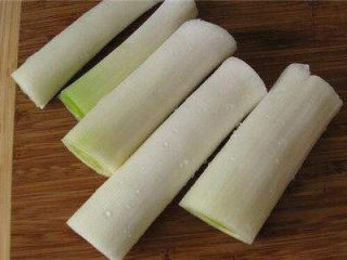 8、山药猪骨汤,葱白3小段就行。