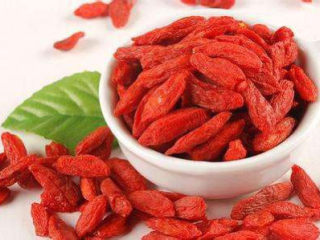 10、山药猪骨汤,枸杞子抓一把。