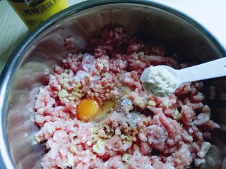 8、#咸味#紫菜虾皮鲜肉小馄饨,加鸡粉提鲜。